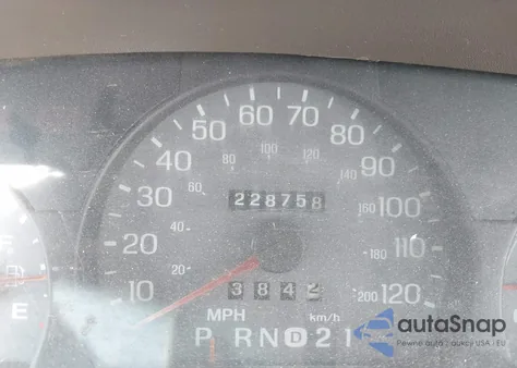 2001 Mercury Grand Marquis Gs из США, поврежденный, VIN 2MEFM74W71X622859